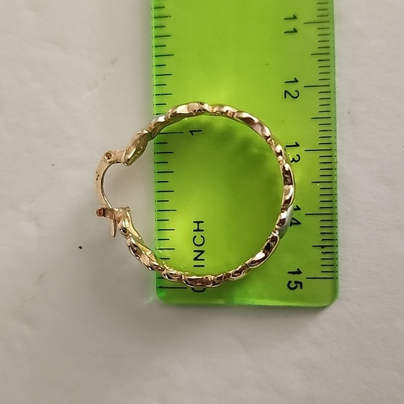 Tri Color Gold Filled Hoop Earrings Hearts Design New - Picture 8 of 8